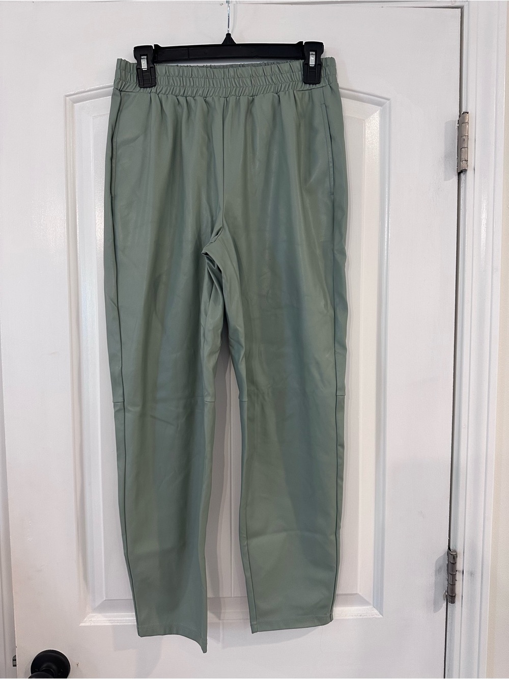 Fabletics women’s Sage Green Elastic-Waist Joggers